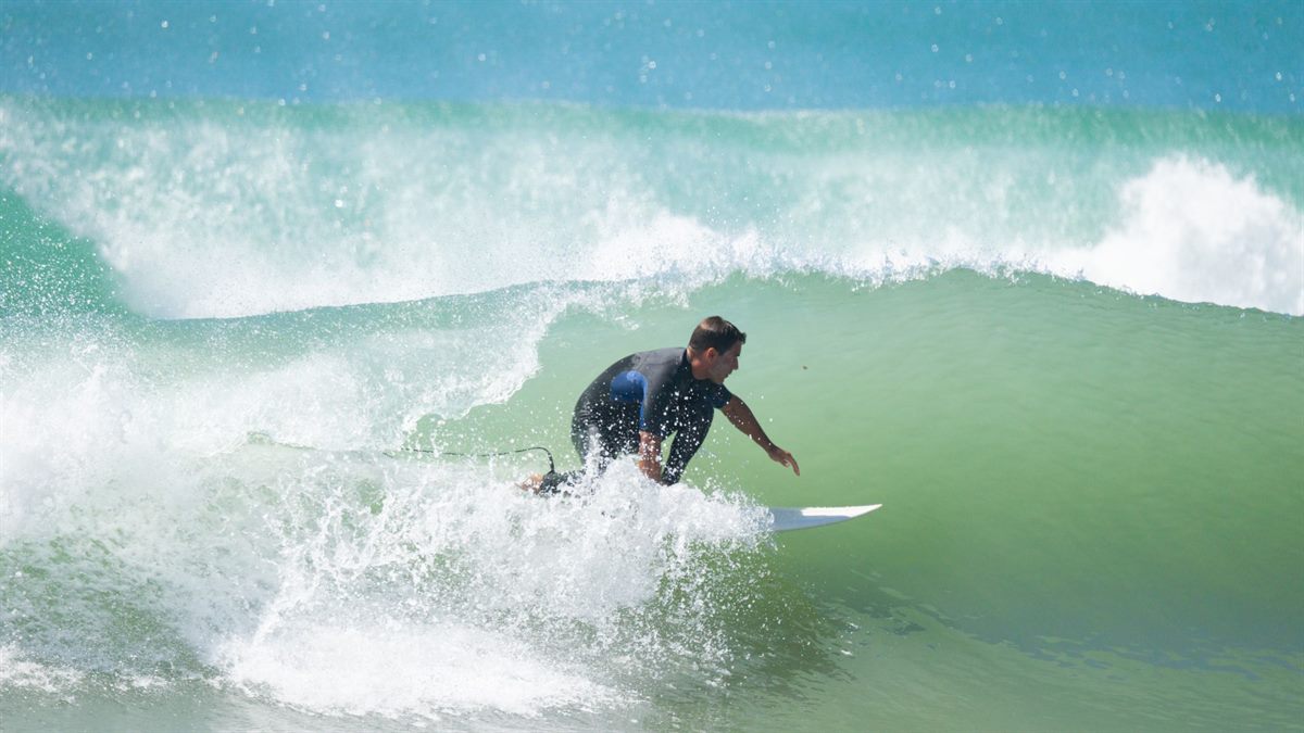 Surf sur la côte de Taghazout, Maroc